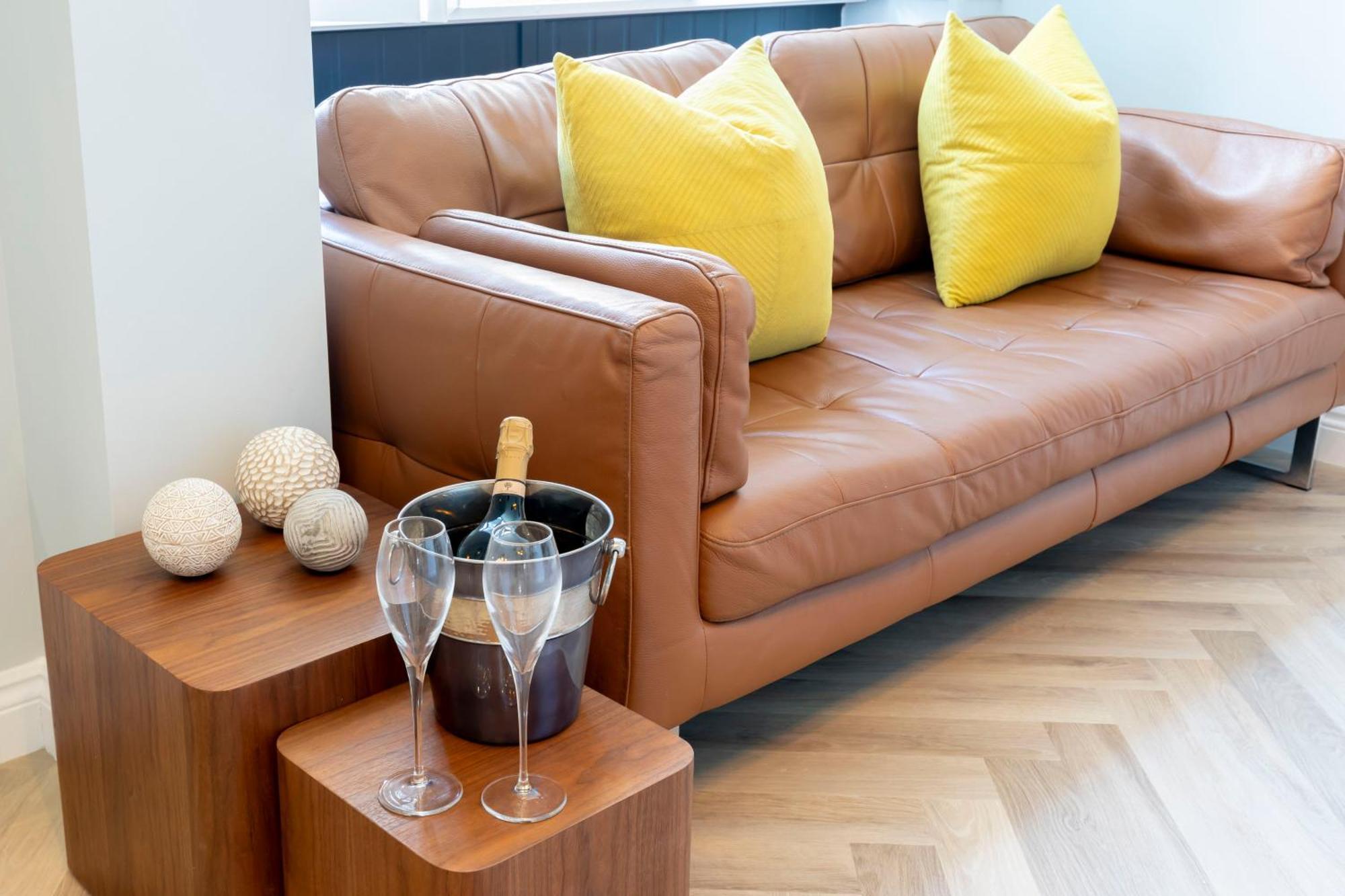Elliot Oliver - Stylish 2 Bedroom Town Centre Apartment Cheltenham Exterior photo