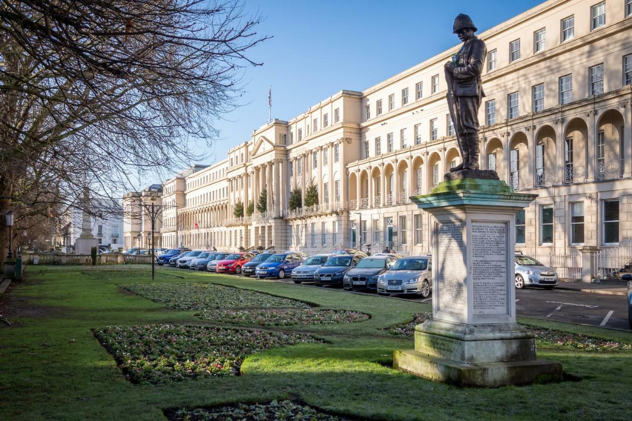 Elliot Oliver - Stylish 2 Bedroom Town Centre Apartment Cheltenham Exterior photo